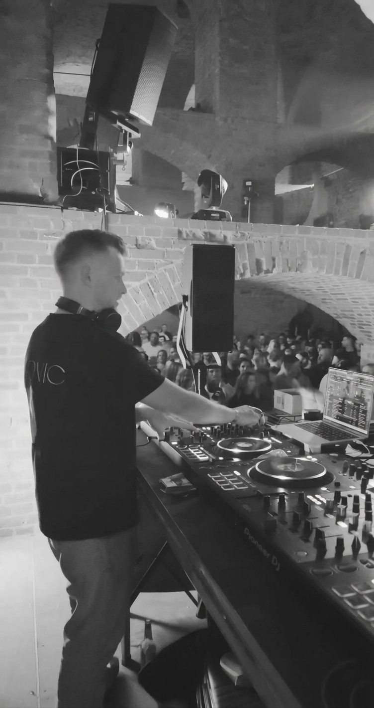 DJ F. Meinecke live am Pult